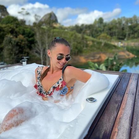 Sin Prisa "Not Rush" Cabana Preciosa! Con Jacuzzi, Vista Y Acceso Directo Al Embalse, Vista A La Piedra , Deporte Acuatico Paddle Board And Breakfast Incluidos ! Imperdible Guatapé エクステリア 写真