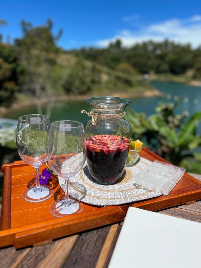 Sin Prisa "Not Rush" Cabana Preciosa! Con Jacuzzi, Vista Y Acceso Directo Al Embalse, Vista A La Piedra , Deporte Acuatico Paddle Board And Breakfast Incluidos ! Imperdible Guatapé エクステリア 写真