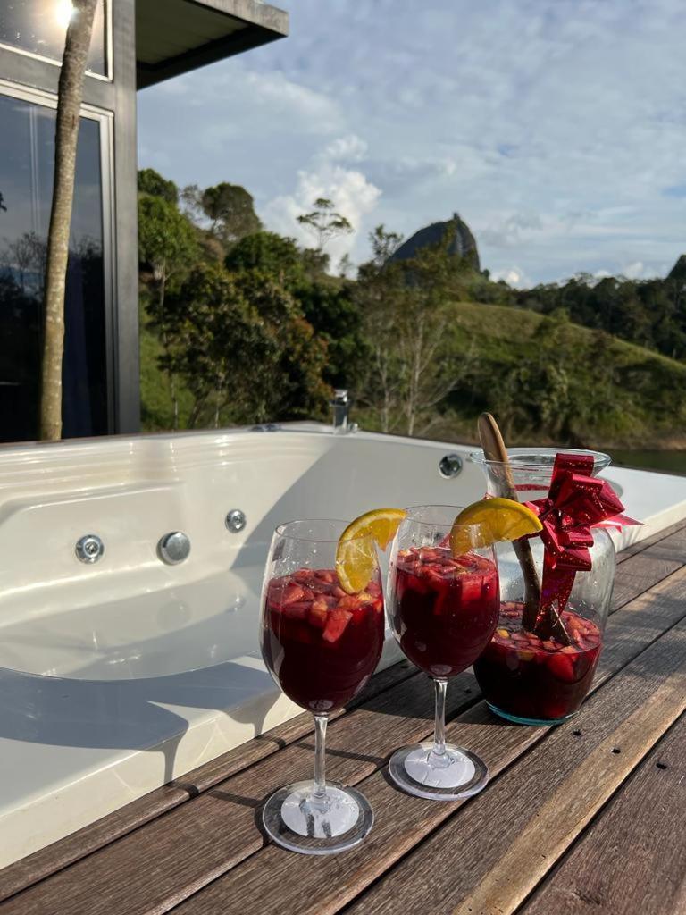Sin Prisa "Not Rush" Cabana Preciosa! Con Jacuzzi, Vista Y Acceso Directo Al Embalse, Vista A La Piedra , Deporte Acuatico Paddle Board And Breakfast Incluidos ! Imperdible Guatapé エクステリア 写真