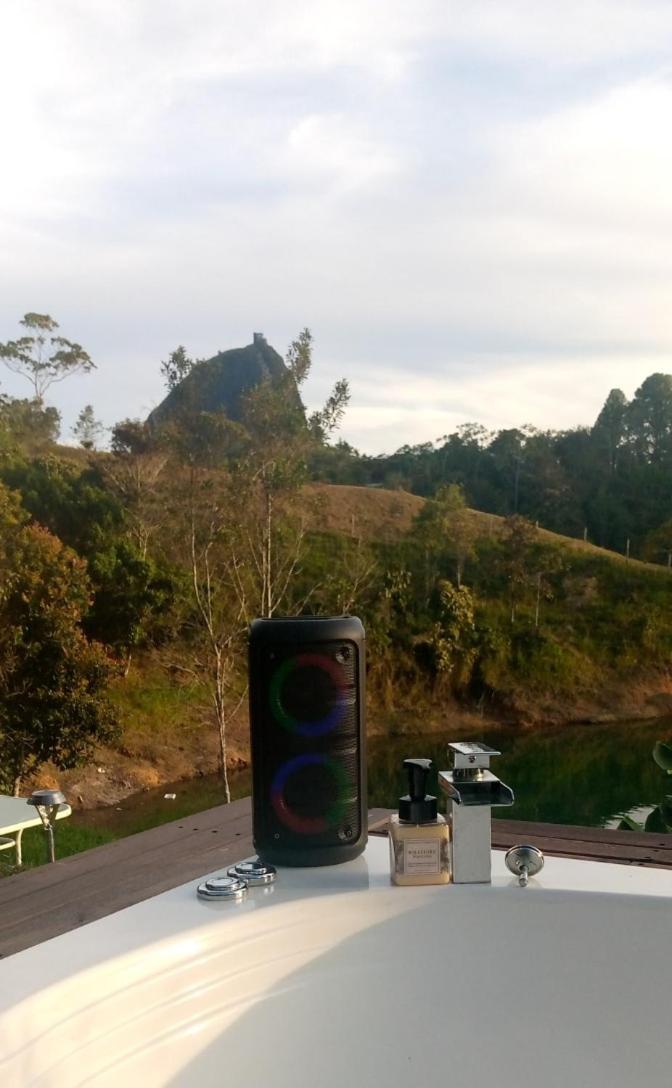 Sin Prisa "Not Rush" Cabana Preciosa! Con Jacuzzi, Vista Y Acceso Directo Al Embalse, Vista A La Piedra , Deporte Acuatico Paddle Board And Breakfast Incluidos ! Imperdible Guatapé エクステリア 写真