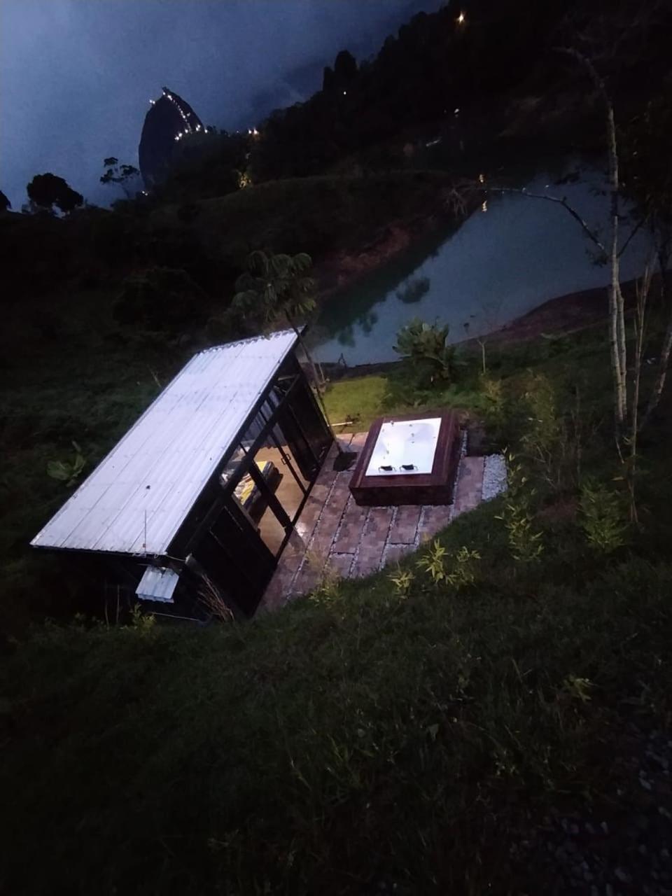 Sin Prisa "Not Rush" Cabana Preciosa! Con Jacuzzi, Vista Y Acceso Directo Al Embalse, Vista A La Piedra , Deporte Acuatico Paddle Board And Breakfast Incluidos ! Imperdible Guatapé エクステリア 写真